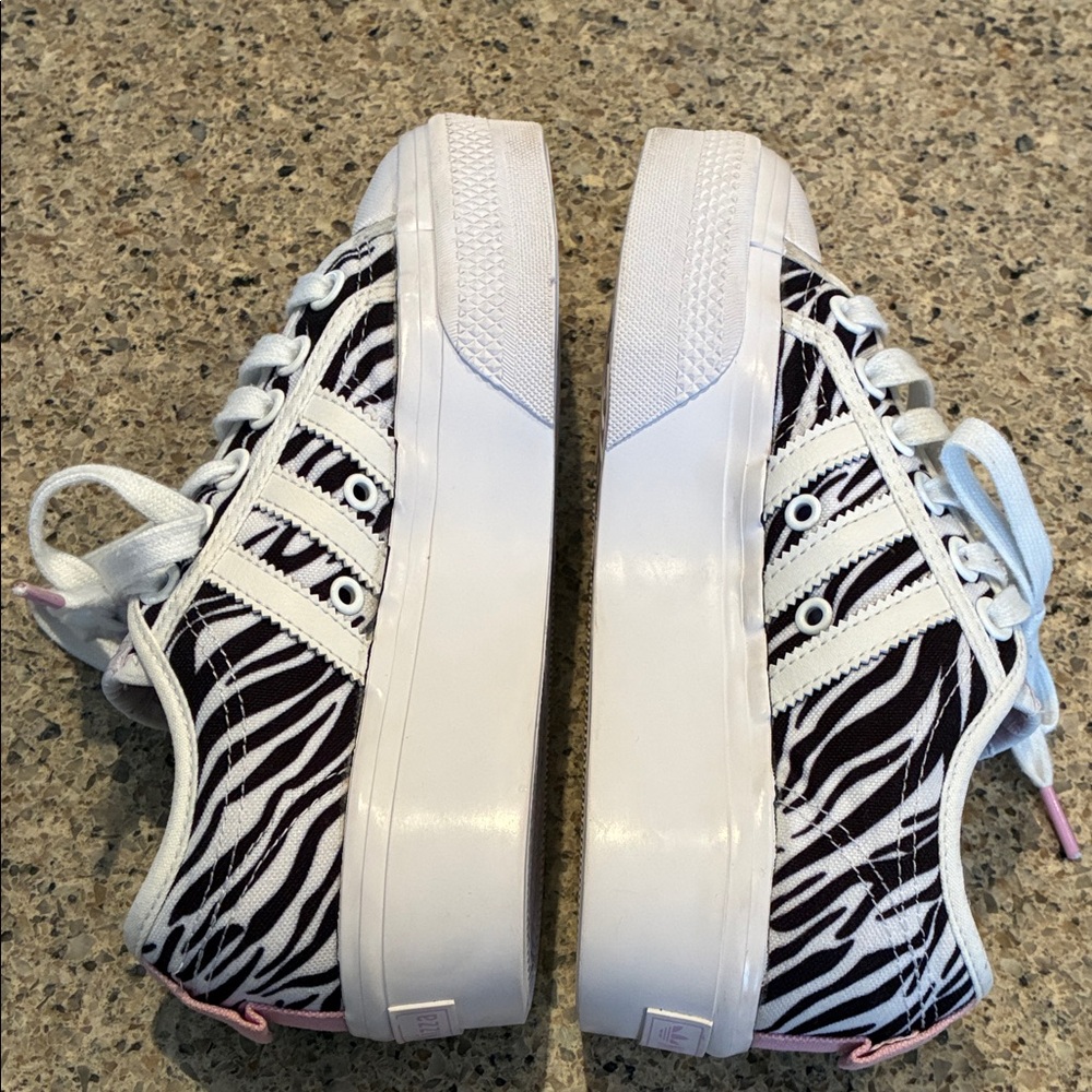 Girls Size 5 Adidas Nizza Platform Shoes Women's, Cloud White/Bliss Lilac/Core - Picture 8 of 12